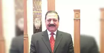 أستاذ جامعي يروي قصة مكافأة نهاية الخدمة.. تفاصيل «المضحكات المضحكات»