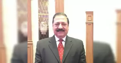 أستاذ جامعي يروي قصة مكافأة نهاية الخدمة.. تفاصيل «المضحكات المضحكات»