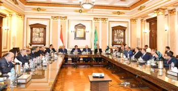 رئيس جامعة القاهرة يطالب عمداء الكليات باحتواء الطلاب
