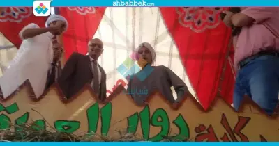 نائب رئيس جامعة المنصورة يلقي كلمة للطلاب من «فوق سطح دوار العمدة»