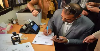 صور| قيادت جامعة سوهاج يحررون توكيلات دعم للرئيس «السيسي»