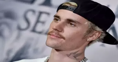 صور إصابة جاستن بيبر  justin bieber بمتلازمة رامزي هانت وقيمة ثروته ومن هي والدته