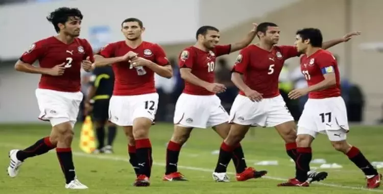  مدير مكتب الجزيرة في باريس يسخر من كابتن منتخب مصر السابق 