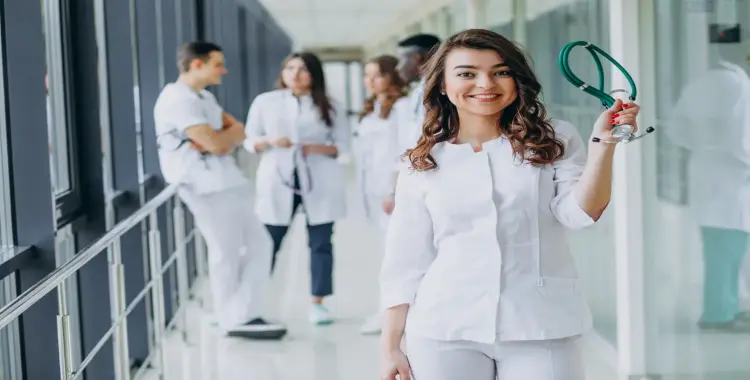  توقعات تنسيق كلية التمريض 2025.. مستقبل مهني مضمون في القطاع الصحي 