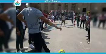 صور| تجارة القاهرة ثاني أيام الدراسة.. أغاني ولعب وتصوير