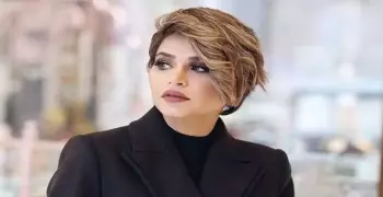 نهى نبيل تتعرض للنطح من بقرة أثناء تجولها في مزرعة (فيديو)