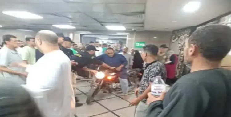  موتوسيكل يقتحم مستشفى بنها.. والقصة مأساوية 