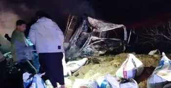 تفاصيل حادث مطروح اليوم.. تصادم سيارتين يسفر عن اشتعال النيران بهما