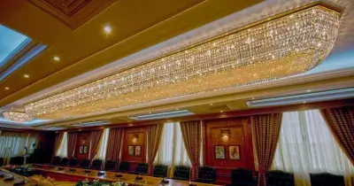 هجوم على المجلس الأعلى للجامعات بسبب «نجفة» مطلية بالذهب