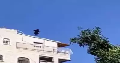 انتحار فتاة القدس من أعلى مبنى سكني والعناية الإلهية تنقذها.. فيديو