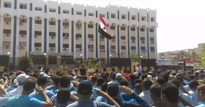 الأزهر على خطى الجامعات الحكومية.. طلاب التربية العسكرية في صفوف منتظمة لتحية العلم (صور)
