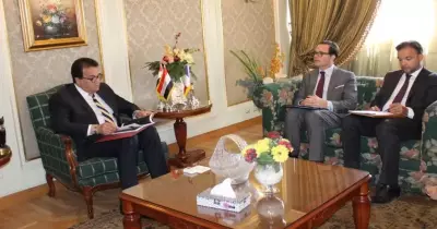 وزير التعليم العالي يبحث مع سفير فرنسا التعاون في مجال الفضاء