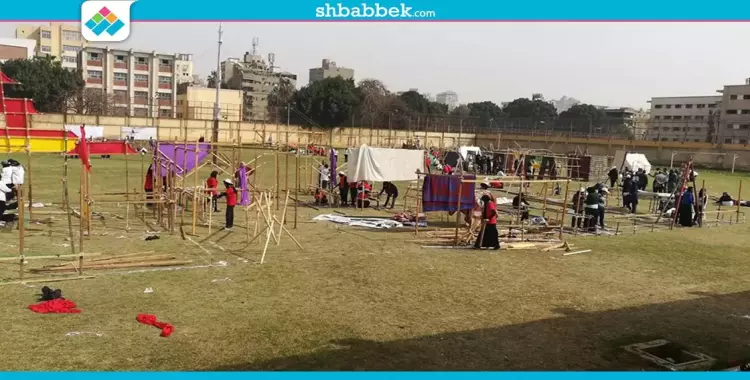  طالبات جامعة القاهرة تجهز خيام افتتاح المهرجان الإرشادي 