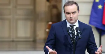 استقالة سيباستيان ليكورنو رئيس وزراء فرنسا في أقل من 24 ساعة.. القصة كاملة