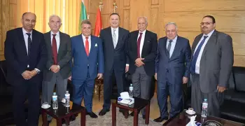 الرئيس السابق لجامعة بنها يهنئ خليفته على توليه المنصب