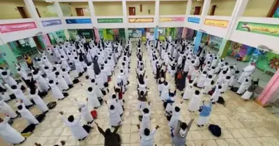 اختر الإجابة الصحيحة من بين البدائل لتصبح الجملة صحيحة أي العناصر التالية أكبر نصف قطر الأيون الفلور الكلور البروم اليود؟