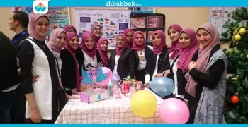 بالصور.. طلاب «صيدلة روسيا» يتدربون على البحث العلمي