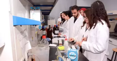 هل السرطان مسبب للأكتئاب؟.. ورشة لطلاب صيدلة الألمانية والتجارب على الفئران (صور)
