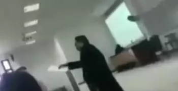 شاهد.. خناقة بين دكتور وطالب في جامعة بورسعيد