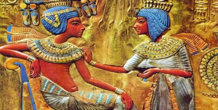  هي التي تشرق الشمس من أجلها.. من قائل أول عبارة حب مُسجلة في التاريخ ولمن قيلت؟ 