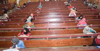 رئيس جامعة سوهاج يتفقد لجان الامتحانات بكلية الحقوق