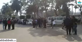 «صوتكم عالي».. أمن جامعة عين شمس يفرق مظاهرة طلابية تدعم فلسطين