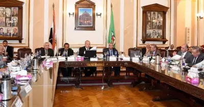اجتماع مجلس جامعة القاهرة.. والخشت: لن نقصر في محاسبة من يخرج عن القانون