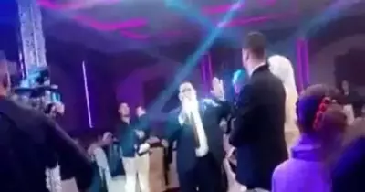 أب يطلق زوجته في فرح ابنته بدمياط.. القصة كاملة ( فيديو)