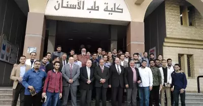رئيس جامعة الأزهر يكرم طلاب الأسنان لفوزهم بالمركز الأول على مستوى الجامعات