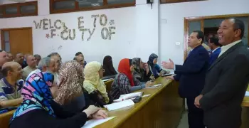 رئيس جامعة بورسعيد يلتقي مدرسين بالثانوية العامة (صور)