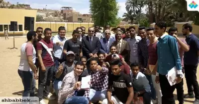 طلاب كلية حقوق أسوان يشاركون في الاستفتاء على تعديل الدستور بحضور المحافظ