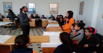 جامعة المنيا تدرب طلاب المدارس على الخزف والطين الأسواني