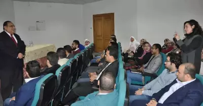 رئيس جامعة حلوان يستمع لاقتراحات أعضاء هيئة التدريس بكلية التجارة