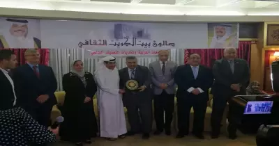 المكتب الثقافي الكويتي يكرم مدير وحدة الوافدين بجامعة بنها
