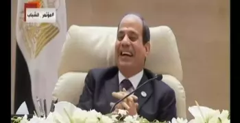 شاهد رد فعل السيسي بعد رؤية «كوميكس» رفع سعر البنزين