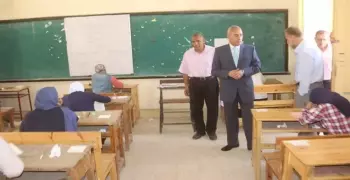 نقل طالبة ثانوية إلى المستشفى في الدقهلية.. تعرضت للإغماء في لجنة الامتحان