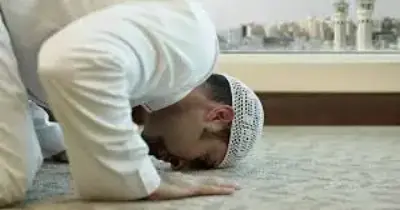 هل صلاة عيد  الأضحى تصلى على صيام  أم إفطار؟