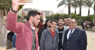 رئيس جامعة حلوان يتفقد الحرم الجامعي مع بدابة الفصل الدراسي الثاني