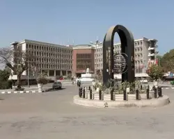 رصاصة في قاع الجمجمة.. أطباء جامعة أسيوط ينقذون شابا من الموت