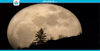 «القمر العملاق» سكَّان الأرض على موعد اليوم لرؤيته