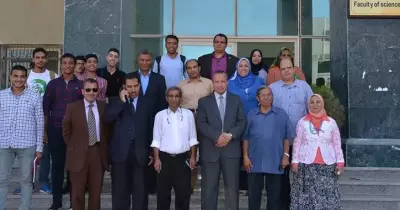 رئيس جامعة السويس يتفقد كليتي العلوم والآداب في بداية العام الدراسي