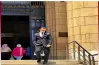 كومبارس في أفلام عادل إمام.. من هو والد القاضي المزيف؟
