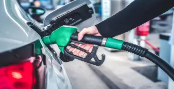 رئيس الوزراء: لم نخفض أسعار البنزين لهذا السبب