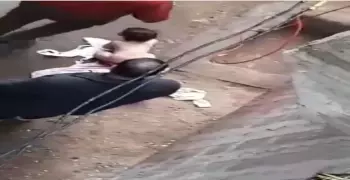 قصة حادثة طفلة الدقهلية المُعذبة على يد والدها (فيديو)