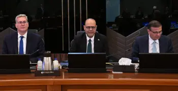 تخصيص مساحات شاسعة بالبحر الأحمر لإنتاج الهيدروجين الأخضر