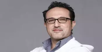 من هو الإعلامي شريف مدكور المصاب بورم القولون؟