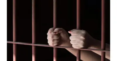 القبض على فتاة اتهمت سائق سيارة بالتعدي عليها