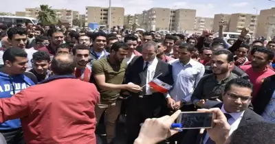 طالب بجامعة السويس: «نزلونا بالعافية نشارك في الاستفتاء»