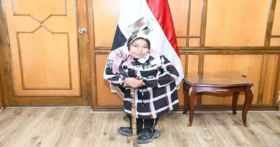 طبيب يتكفل بعلاج الخريجة سميرة الأولى على كلية التجارة في السويس.. ما القصة؟