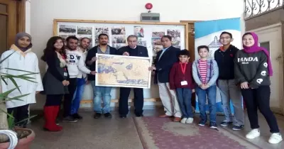 أستاذ بجامعة إنديانا الأمريكية يهدي جامعة الطفل بعين شمس خريطة الشريف الإدريسي